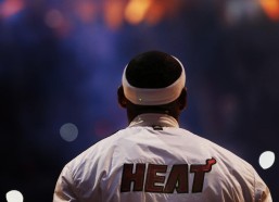 中国体育彩票：准入危机再现！又一家中甲传统劲旅深陷欠薪漩涡，六年内已有47支职业球队黯然退场