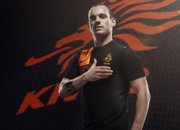 体育彩票|青春终场哨，国足80后一代在争议中谢幕