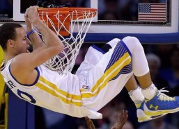 中国体彩网：佩德里赛前神秘仪式曝光，母亲叮嘱刮胡子，忘则严厉提醒背后的亲情与专注