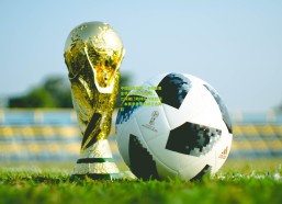 中国体育彩票：卡利亚里主场3-3战平热那亚，二埃破门助球队力挽狂澜，本赛季意甲进球已达两粒